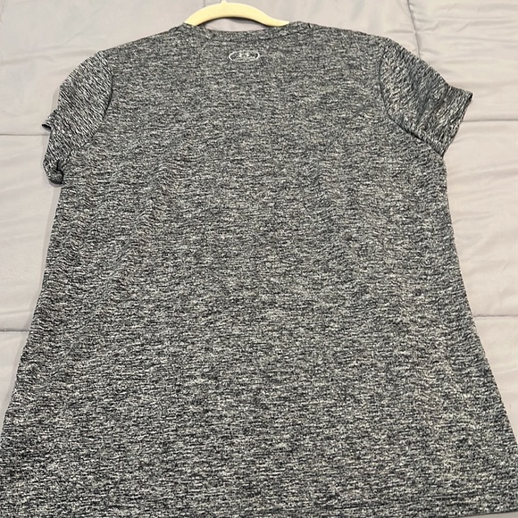 Never worn under armour heat gear T - Picture 2 of 3